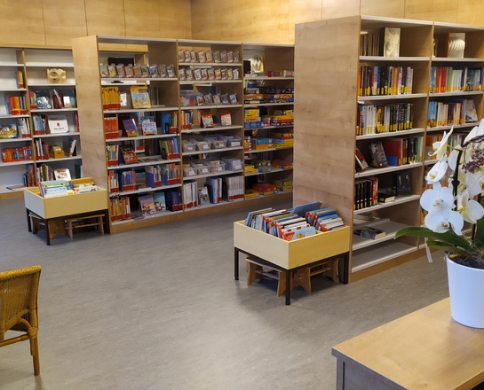 Bücherei in Bahnhof